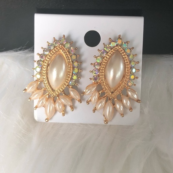 Foux Pearl Fashion Jewelry Earring NWT - Picture 1 of 4